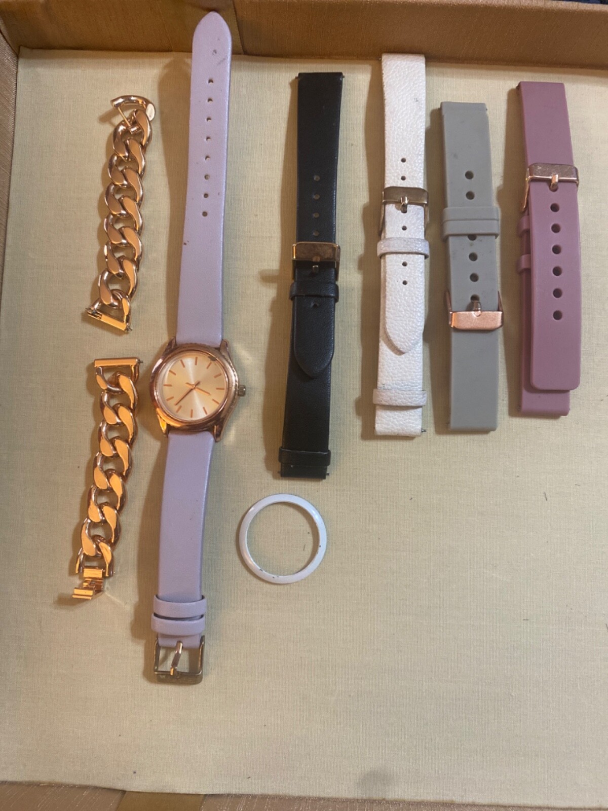 A Multi changeable watch with different styles an… - image 1