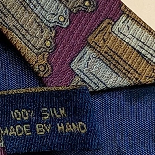 Corbata Coach roja con etiquetas colgantes marrón tostado gris 100 % seda Foto 4 de 4