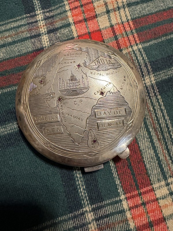 VINTAGE ANTIQUE STERLING SILVER POWDER COMPACT W/ MIRROR ETCHED MAP INDIA RUBIES