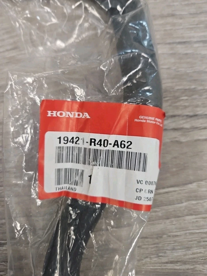 New Genuine OE Acura Engine Coolant Hose 19421-R40-A62 - Image 2 of 3