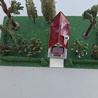 NEW Lionel/M.T.H. Trains O Gauge Landscaped Plot w/Bungalow #913 Maroon 11-90076