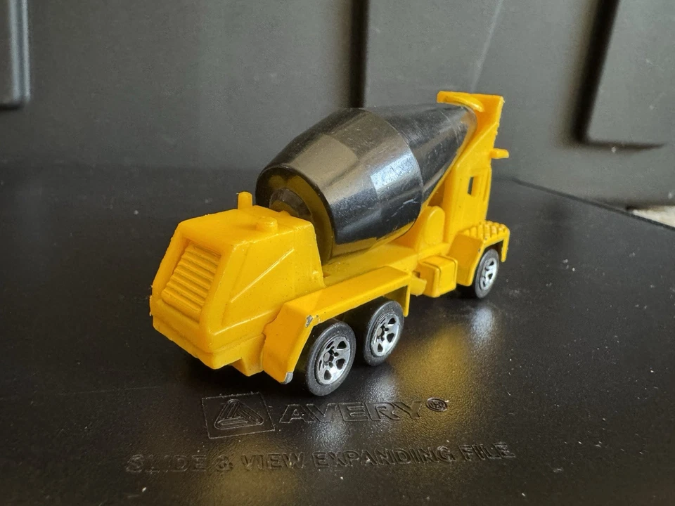 Vintage 1991 Hot Wheels Cement Mixer Truck – Yellow/Black Barrel – Malaysia - Image 4 of 4