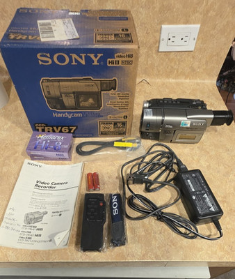 Sony Handycam CCD-TRV67 NTSC Hi8 Camcorder w/ Original Box, Battery TESTED