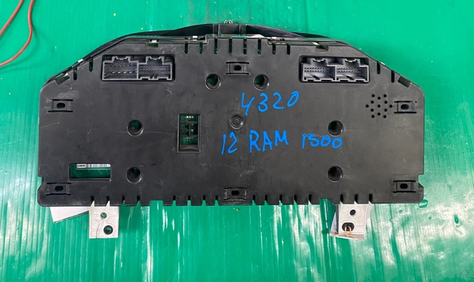 Painel de instrumentos velocímetro 2011-2014 Dodge Ram 3500 UNKNOWN MI P56046558AB - Imagem 3 de 3