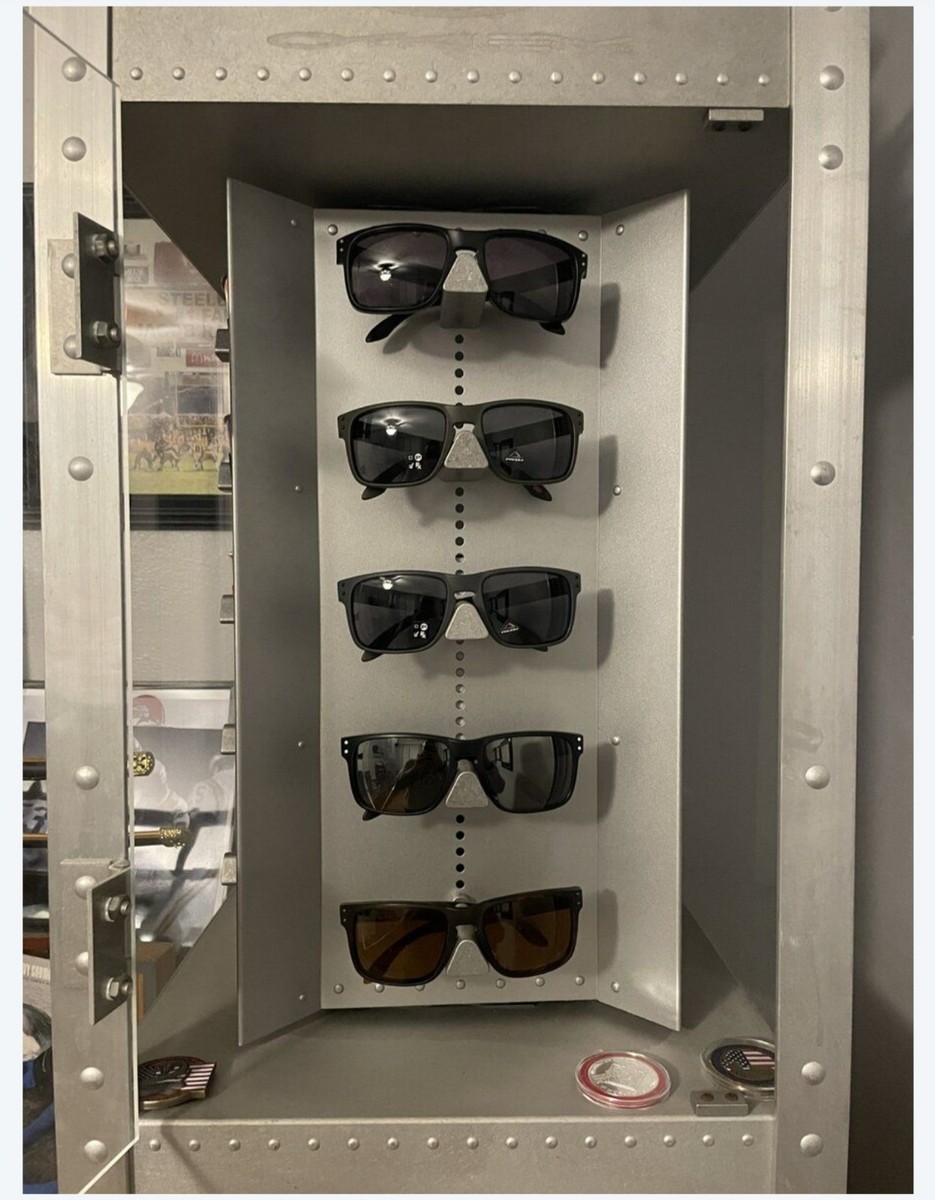 オークリー フィギュア　ディスプレイ Oakley Counter-Top Sunglasses Display Case Gen 1 Case RARE & OOP