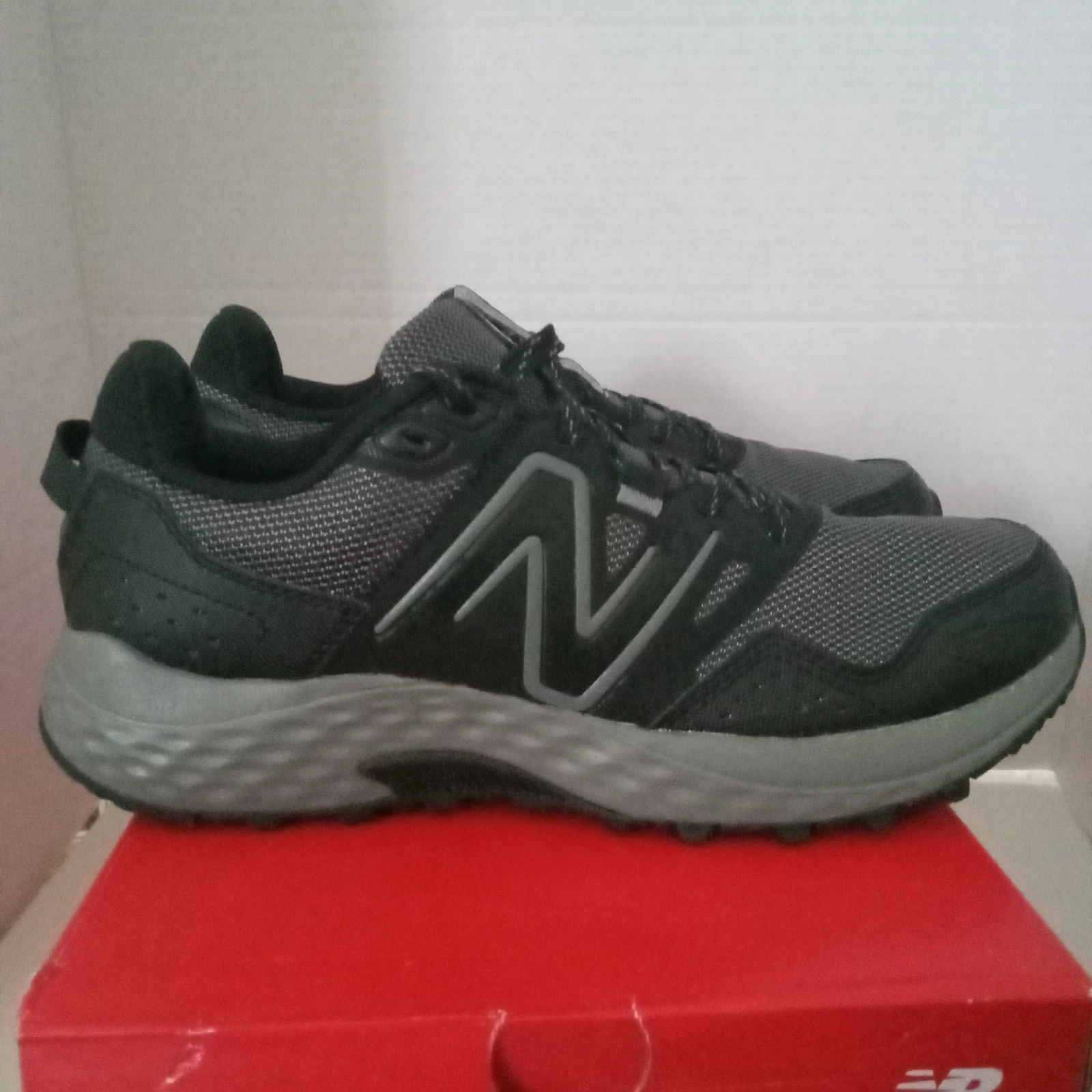 New Balance 410v8 Trail Running Shoes Black Gray MT410LB8 Men's Size 8.5M
