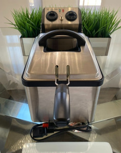 Waring Pro Professional Deep Fryer DF200 Stainless Steel With Basket Included