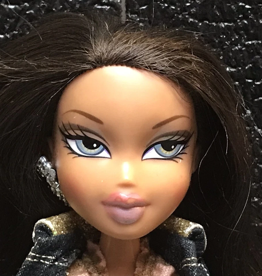BRATZ DOLL, 10" BE BRATZ GIRL IN COMBO OUTFIT, DARK HAIR, BLUE EYES, 2007, GOOD! - Image 3 of 4