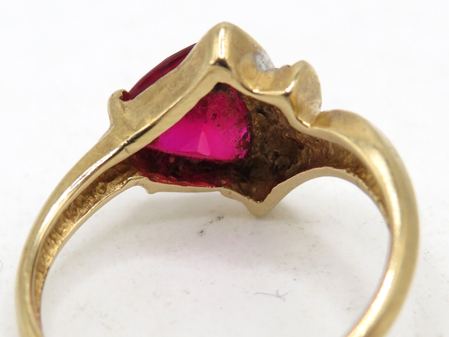 LADIES 10k YELLOW GOLD RING w LAB CREATED RUBY & 2 S.C. DIAMONDS SIZE 6.25/6.5* - Picture 8 of 13