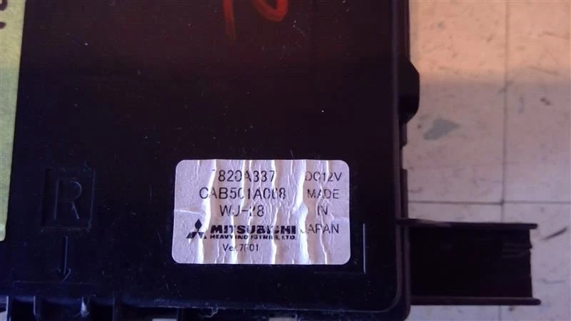 Mitsubishi Outlander 2009 09 2,4 L tracción delantera temperatura módulo de control de CA computadora Foto 2 de 4