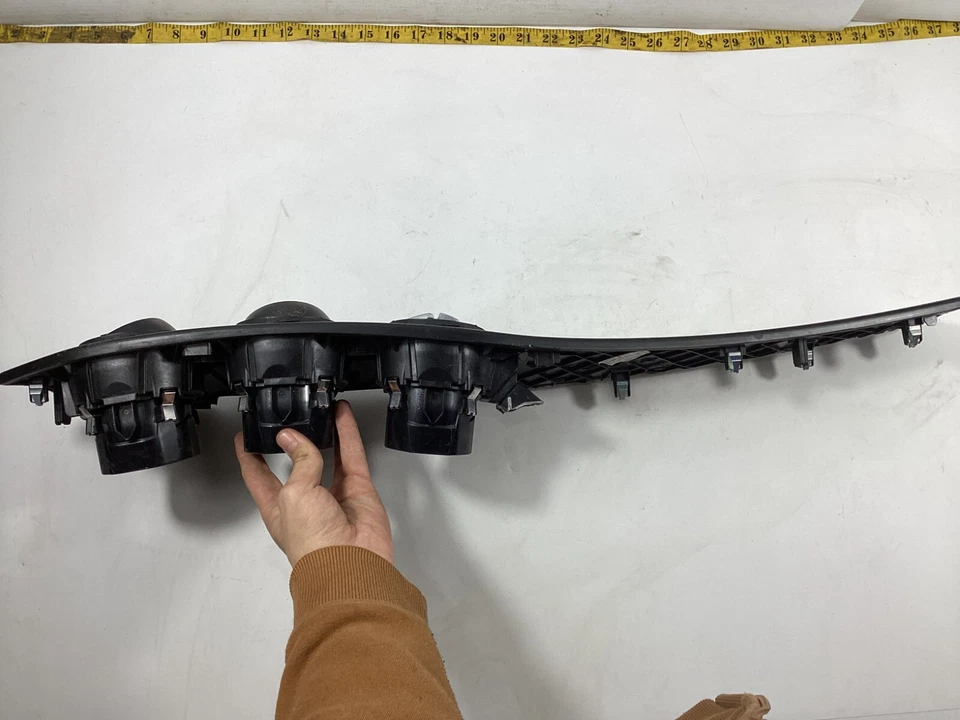 Cubierta del panel del tablero de instrumentos delantero Mercedes CLA250 2015-2020 A1176801601 OEM. Foto 3 de 4