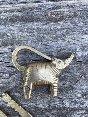 VINTAGE SOLID BRASS ELEPHANT FIGURAL LOCK PADLOCK & KEYS ANTIQUE WORKS - Picture 3 of 6