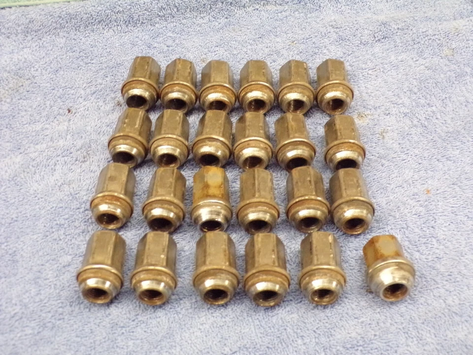 Juego de tuercas Chevy Traverse 2010 2009-2017 Buick Enclave Foto 2 de 2