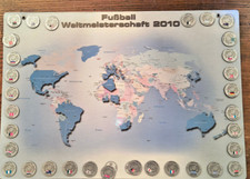 Wandbild "Fußballweltmeisterschaft 2010" mit Magnet-Plaketten aller Manschaften
