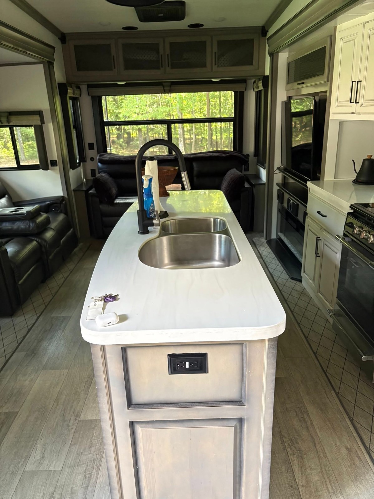 2022 Keystone Montana 5th Wheel RV - Currently Owned by Dog the Bounty Hunter