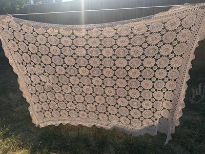 Vintage Handgehäkelte Spitze Tischdecke Decke   Creme Ecru Medaillon Überwurf