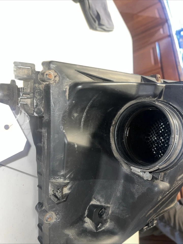 12 BUICK REGAL Air Cleaner Box - Image 4 of 4