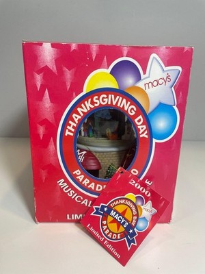 NIB *CLEAR WATER* Macys Thanksgiving Day Parade 2000 Waterglobe Twin Towers New