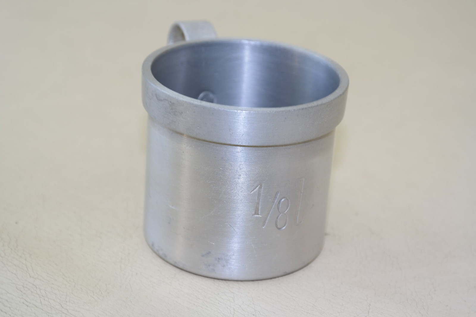 Pequeña Vieja Taza De 1/8 Litro Minol Gasolinera Aceitera Taller De Automóviles