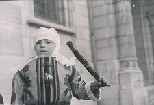 BINCHE c. 1950 - Enfant à la Fête des Gilles Belgique - 4741