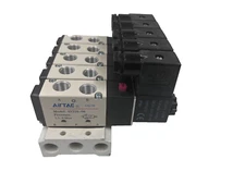 5 pc. manifold AIRTAC 4V210-08 5/2-Way G1/4 Pneumatic Directional Valve 24V DC