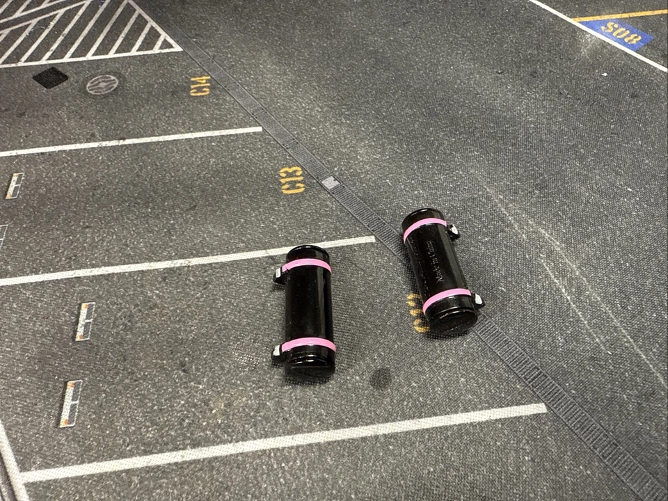 PIEZAS 1/64 DCP NEGRO Y ROSA PETERBILT 359/379/389 TANQUES DE COMBUSTIBLE Foto 2 de 3