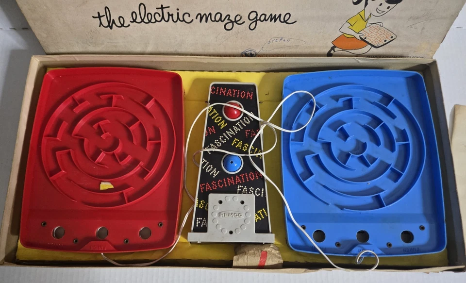 Vintage 1961 REMCO "Fascination" Electric Maze Board Game in Original Box - Image 2 of 4