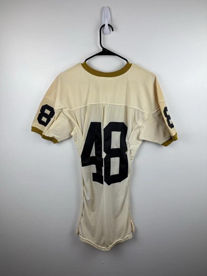 Camiseta de futebol vintage anos 70 branca e amarela desgastada número 48 tamanho 42 - Imagem 2 de 4