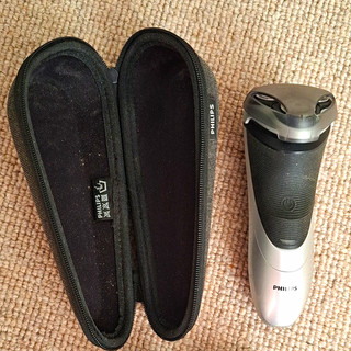 Philips 3 Head Rotary Cordless Men's Facial Shaver Black/Silver Travel Case