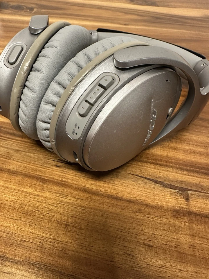Bose QuietComfort 35 Wireless Headphones II Wireless Noise Cancelling Headphones - Image 3 of 4