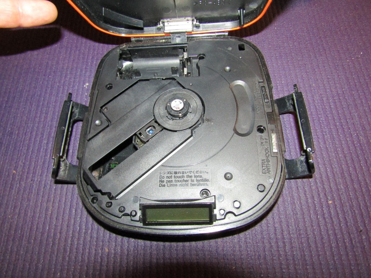 Panasonic Shockwave SL-SW405 Portable CD Player Yellow