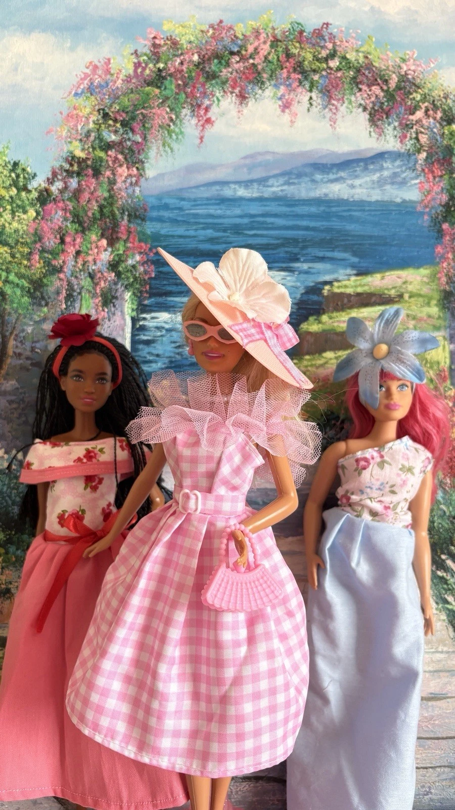 VETEMENTS Carino vestito Barbie rosa gingham tesa larga cappello borsa collana di perle finte e sandali