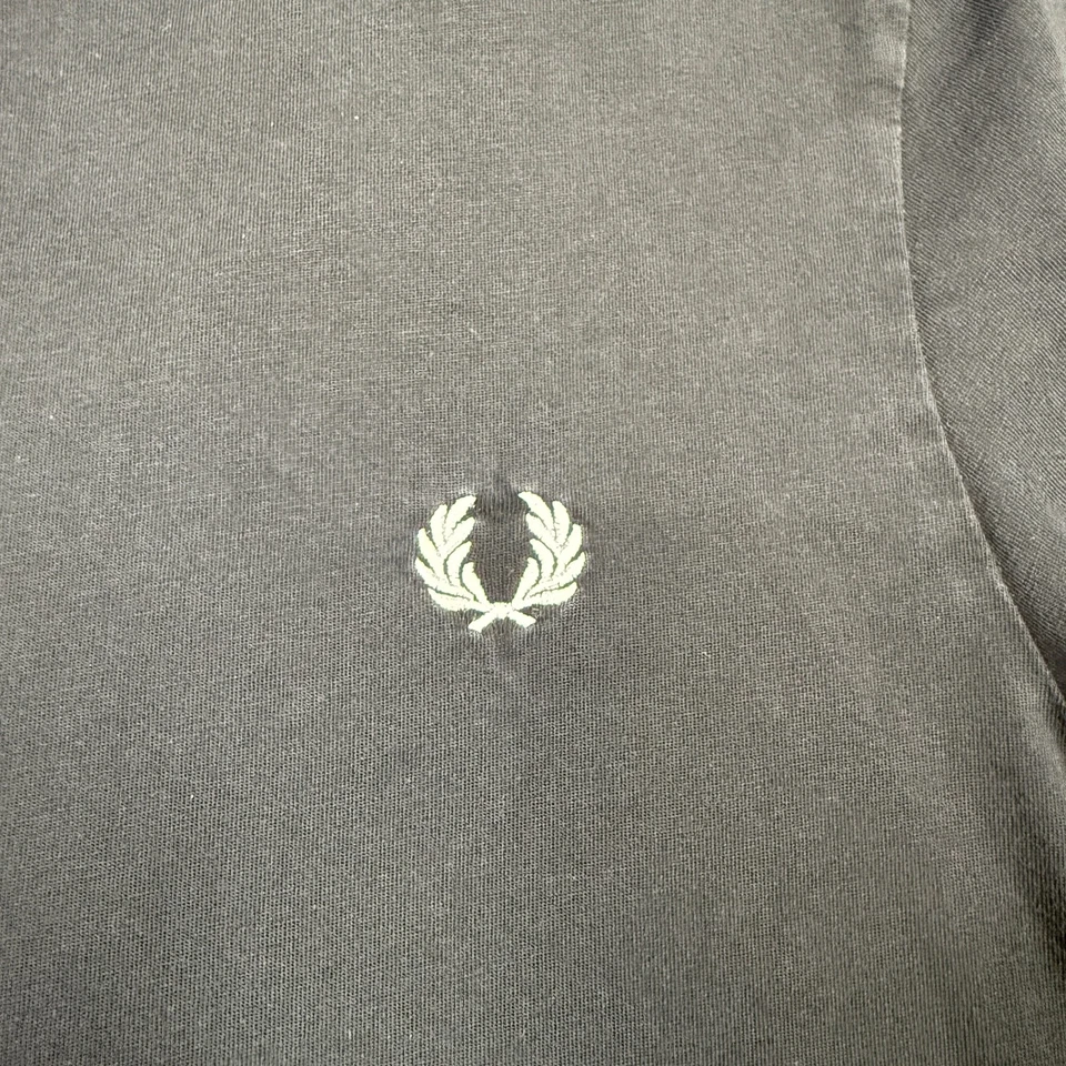 Футболка мужская Fred Perry размер L черная с коротким рукавом вышитый логотип приталенная футболка - Изображение 3 из 4