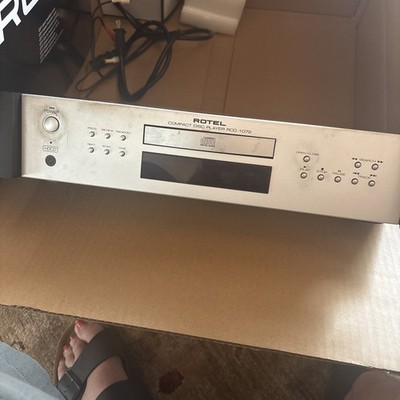 Rotel Compact Disc Player RCD-1072 with Remote Control and connecting wires