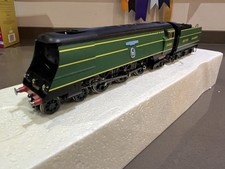 Hornby R2220 BR 4-6-2 Battle of Britain Class 34081 '92 Squadron' Locomotive