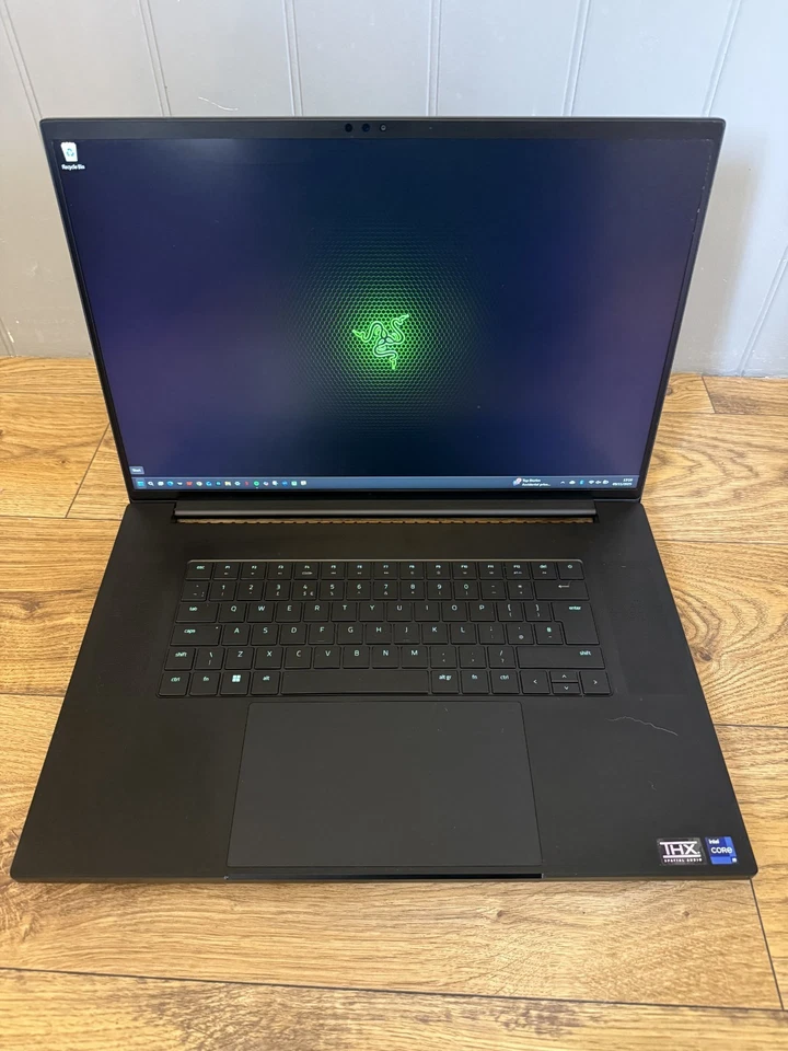 Razer Blade 18 (2023) - NVIDIA RTX 4070 - Intel Core i9 - 13950HX - 18" 240Hz - Image 3 of 4