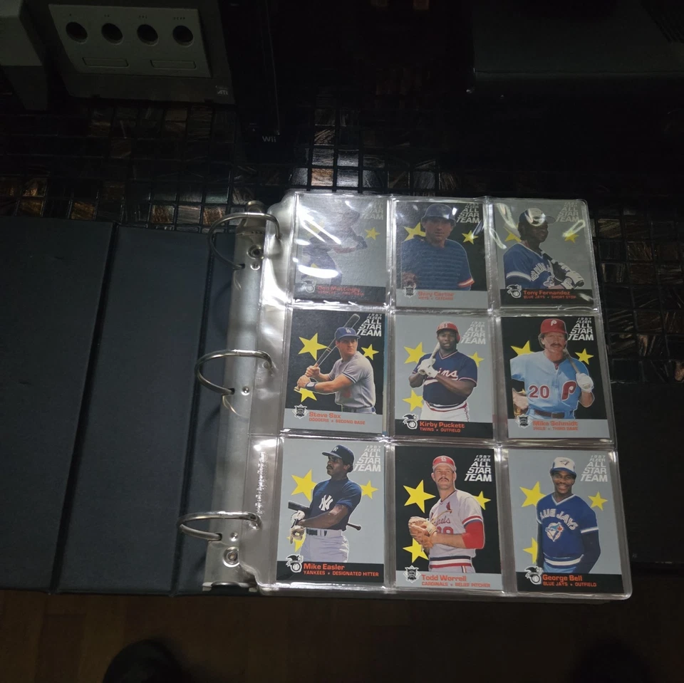 🔥Álbum de tarjetas de coleccionista de béisbol + cientos de tarjetas Fleer 1987 + fundas de carpeta🔥 Foto 2 de 4