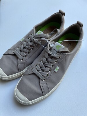 Cariuma Gray Canvas Low-Top Sneakers with White Laces and Green Accents Low Top Grey Snake Skin Print Leather Sneaker | The OCA Low  main image 4