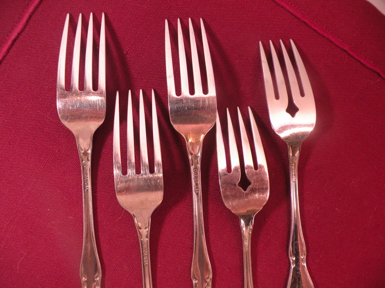 Oneida ARBOR ROSE TRUE ROSE 3 Dinner Forks 2 Salad Forks Stainless USA