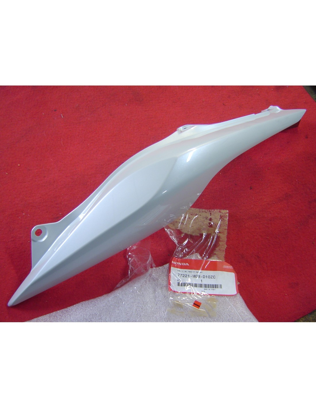 Auvent AR gauche Honda 77221-MGM-D10ZC contre vibrations et rayures