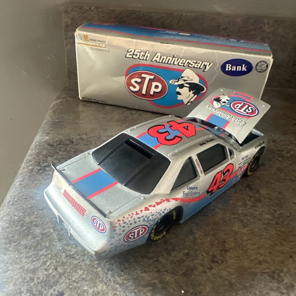 Bobby Hamilton STP 25 aniversario 1984 azul/rojo #43 acción 1:24 NASCAR diecast Foto 3 de 4