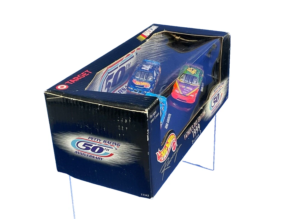 1999 Hot Wheels Target Fathers Day Ed. Series 2 Petty Racing 50th Anniversary - Image 3 of 4