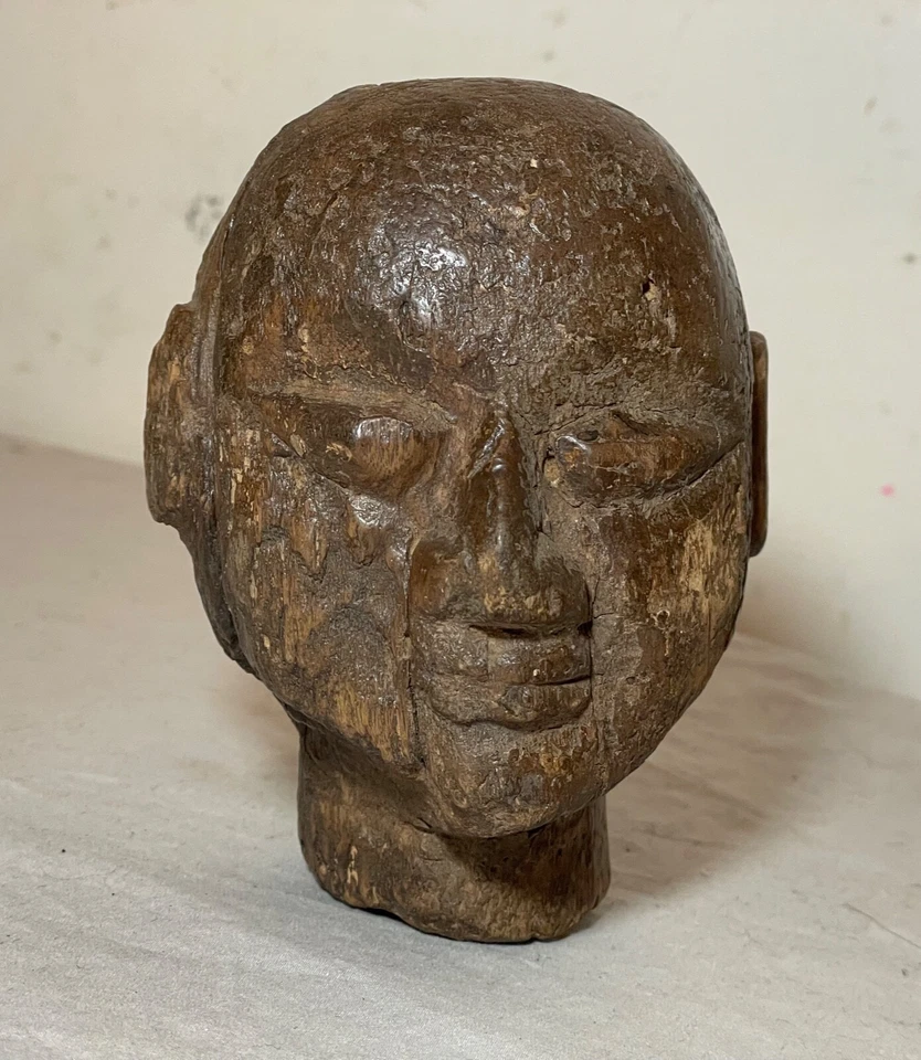 Antigua escultura fragmento cabeza muñeca tailandesa Tailandia madera tallada a mano siglo XVIII Foto 2 de 4