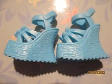 BARBIE DOLL / PAIR OF SHOES: BOOTS, PUMPS ....... (661)