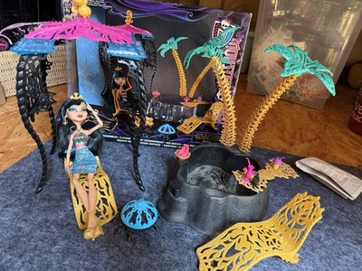 Mattel Monster High Cleo de Nile Puppen-Spielset Badewanne, Liegestuhl & Zubehör