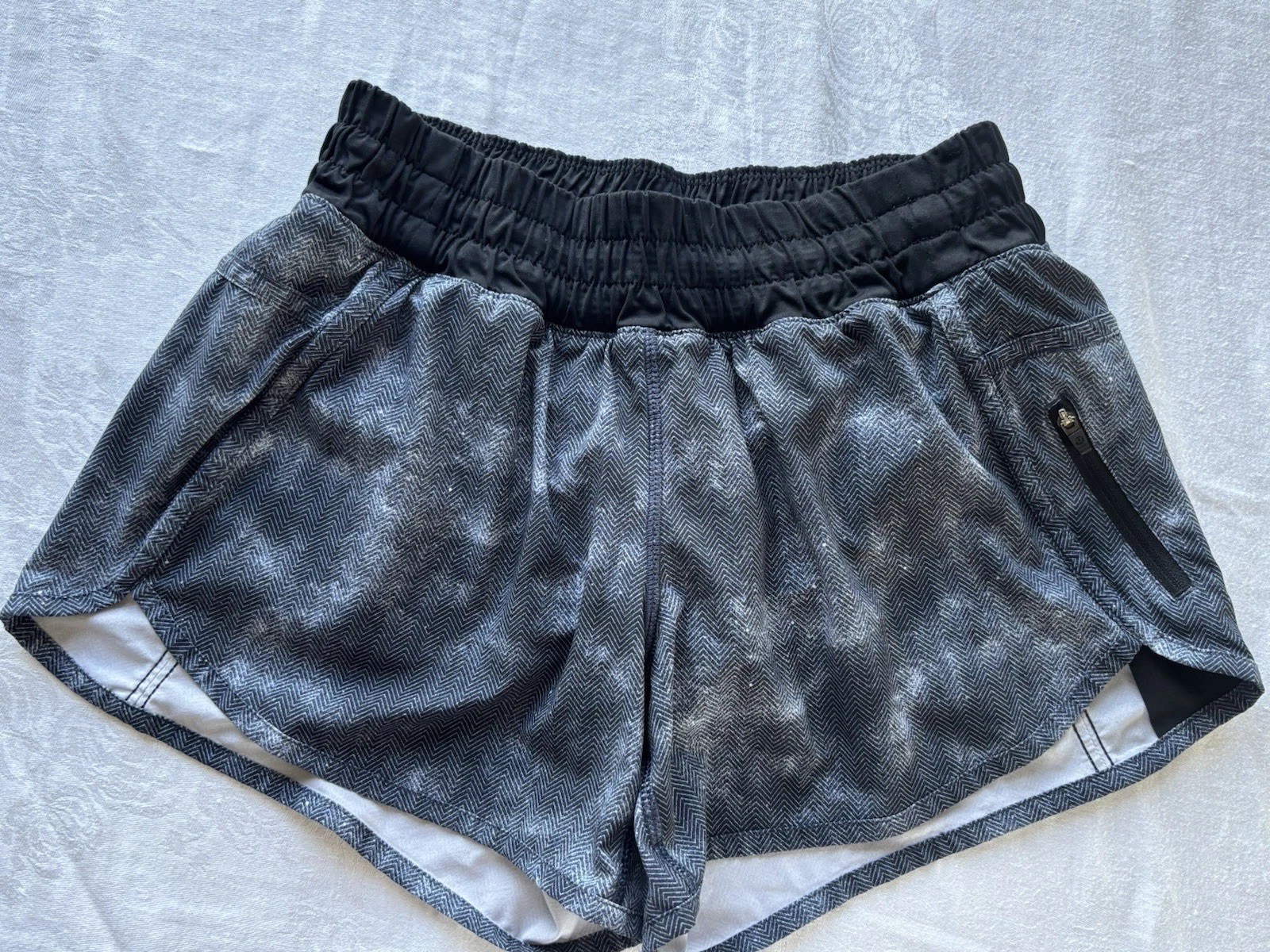 Lululemon Tracker Short IV Mini Diffusion White B… - image 2