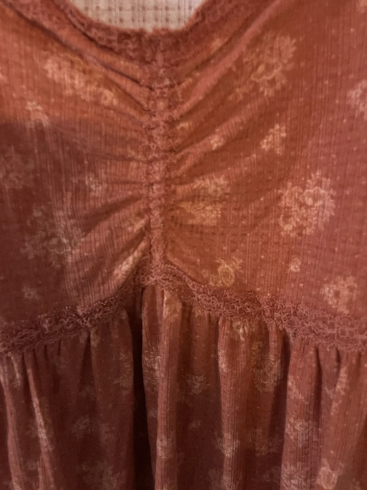 Blusa mujer terracota floral manga corta tórrida talla 2 Foto 3 de 3