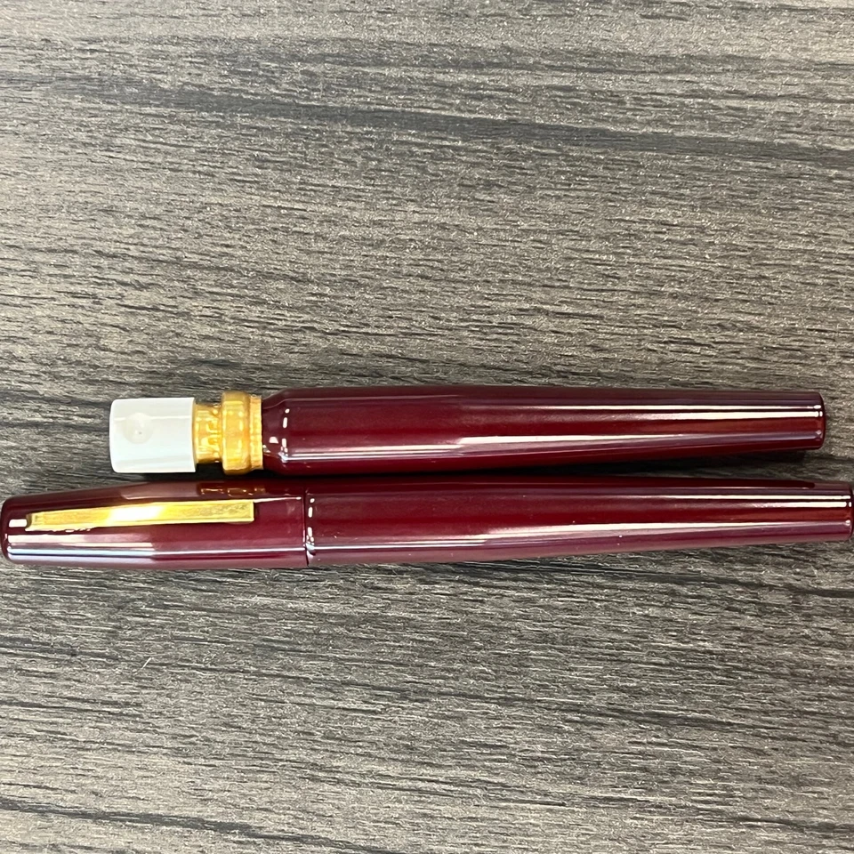 2 Plumas Police Magnum Borgoña Spray Pimienta Autodefensa OC Protección Personal Foto 3 de 4