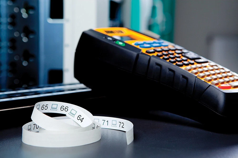 Industrial Label Maker Rhinopro 5200 with Carry Case for Job Sites