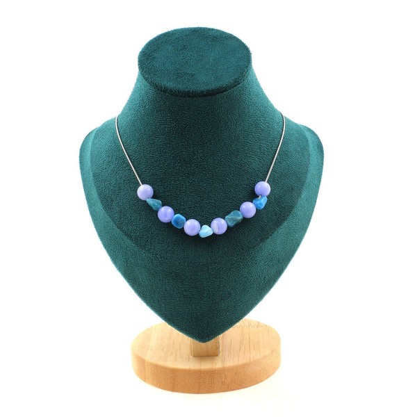 Mineralien Und Edelsteine. Halskette 11 Perlen Apatit Blau Aus Brasilien + Achat-image